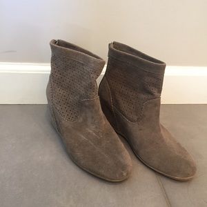 ✨Dolce Vita Grey Suede Zip-Back Ankle Boots✨